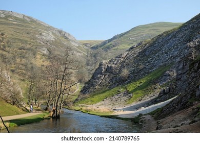 ILAMSTAFFORDSHIRE - 26.03.2022: The River Dove In The White Peak Are Of The Peak District, Staffordshire, UK