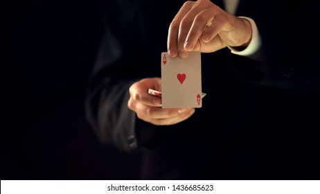 トランプ マジック の写真素材 画像 写真 Shutterstock トランプ マジック の写真素材 画像 写真 Shutterstock