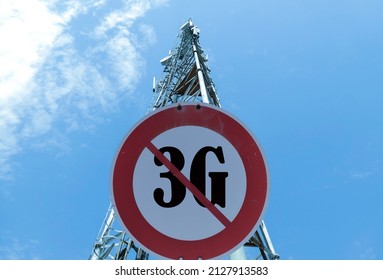 Illustration of the end of life for 3rd generation or 3G cell mobile networks. Road sign with 3G text against rural cellphone tower - Shutterstock ID 2127913583