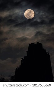 Luna de sangre sobre la montaña