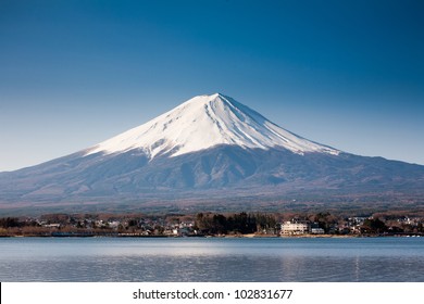 湖上から見た富士山