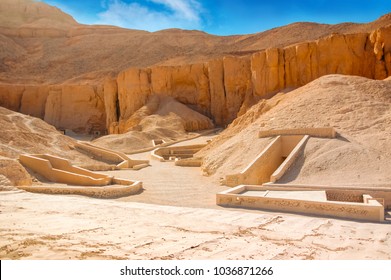 Vallei der koningen. De graven van de farao's. Toetanchamon. Luxor. Egypte. Oud monument van architectuur. Museum. Uitgraving. Vakantie vakantie achtergrond wallpaper