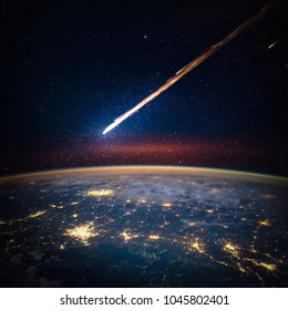 Meteorit, Asteroid oder Komet fällt auf die Erde. Teile dieses Bildes wurden von der NASA zur Verfügung gestellt.
