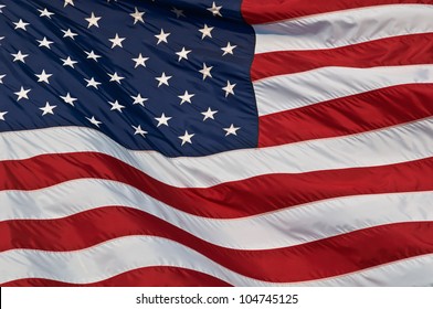 Bendera Amerika Serikat. Gambar bendera amerika berkibar tertiup angin.