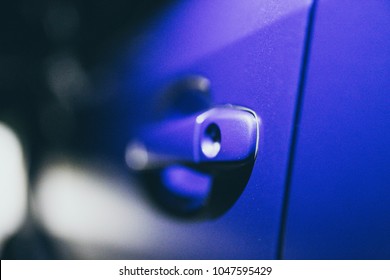 スバル WRX STI ドア ハンドルの背景。
