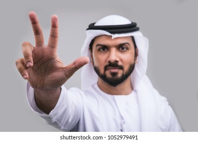 アラビア語のハンサムな男のスタジオ ポートレート