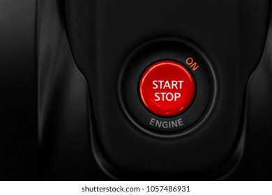 botón de arranque y parada del motor en un coche deportivo