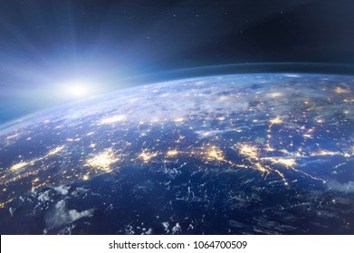 Hermoso planeta Tierra visto desde el espacio, vista aérea de luces nocturnas, imagen original proporcionada por la NASA