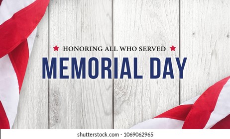 Memorial Day - Texte en l'honneur de tous ceux qui ont servi sur fond de texture de mur en bois blanc et drapeaux américains