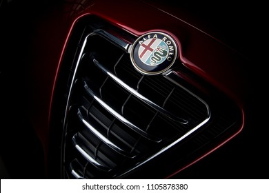 2009 Alfa Romeo 8C Spider Phone Wallpaper 007 - WSupercars