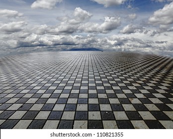 Un paesaggio fantasy surreale costituito da una vasta matrice a scacchi con montagne e nuvole all'orizzonte.