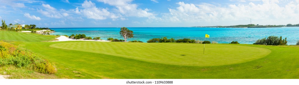 海岸沿いのゴルフコースの素晴らしい景色