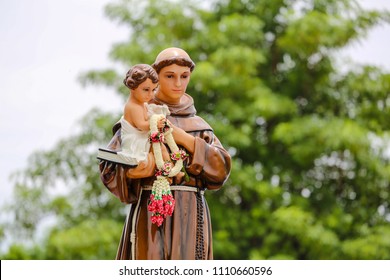 Statue des Heiligen Antonius mit dem Jesuskind