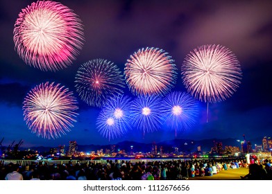 Festival de fogos de artifício de Kobe na temporada de verão.