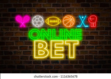 Neonschild Online-Wette, Sportsymbole, Fußball, American Football, Basketball, Tenis, Boxen, Hockey vor dem Hintergrund einer Mauer. Konzept Buchmacher Wetten auf Sport online.