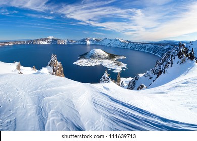 クレーター湖火山の冬景色