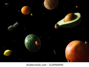 Latar belakang abstrak kosmik alam semesta atau planet. Latar belakang buah abstrak. Ruang kreatif. Konsep makanan musim panas.