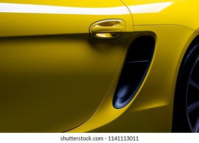 カーディテーリング シリーズ: きれいな黄色のスポーツカーのドアのクローズ アップ