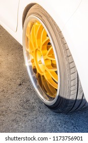 Mag Rad op engem deier Sport Auto.