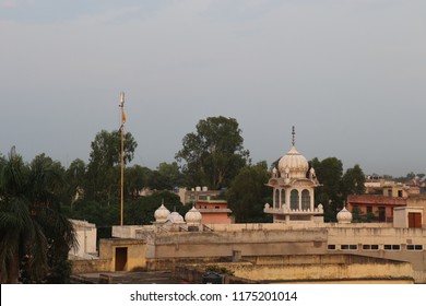 Gurudwara Sahib akali daftar kharar، شانديغار. منظر على السطح في مساء الأحد..