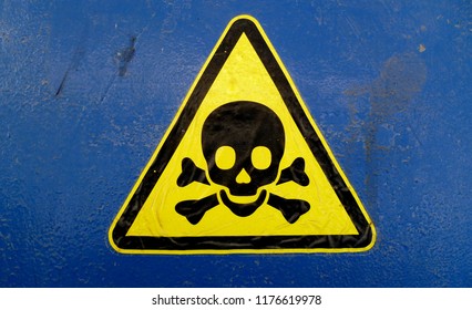 Danger toxic skull 4K wallpaper download