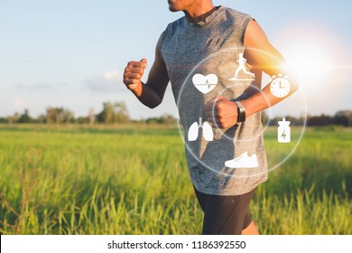 スマートな時計で男を実行しています。運動しながら健康をチェックする技術のコンセプト。