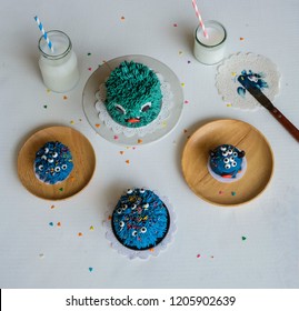 Zelfgemaakte taarten voor kinderverjaardag, kinderdag, feest en halloweendag / Monster Theme Cake / Smashing time voor kinderen om hun creativiteit te gebruiken bij het maken en decoreren van de taart