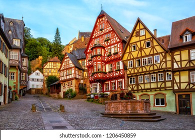 Coloridas casas con entramado de madera en Miltenberg histórico casco antiguo medieval, Baviera, Alemania