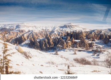 Atemberaubende Aussicht auf das Tal in der Wintersaison, Nationalpark Kappadokien, Türkei