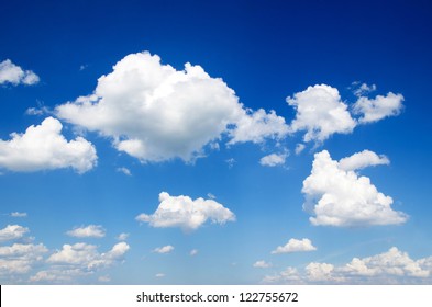 blauwe lucht met wolkenclose-up