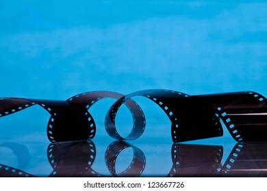 Filmstreifen auf blauem Hintergrund