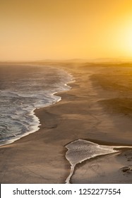 Sonnenuntergang über Redhead Beach - Newcastle Australien vom Aussichtspunkt. Dieser Strand erstreckt sich von Redhead nach Süden bis Black Smiths Beach. Red Head Beach NSW Australien