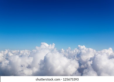 クラウドスケープ。青い空と白い雲。晴れた日。積雲。