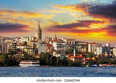 Istanbul bei Sonnenuntergang - Stadtteil Galata, Türkei
