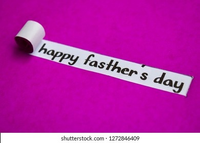 Happy Father's Day Text, Inspiration, Motivation und Geschäftskonzept auf lila zerrissenem Papier