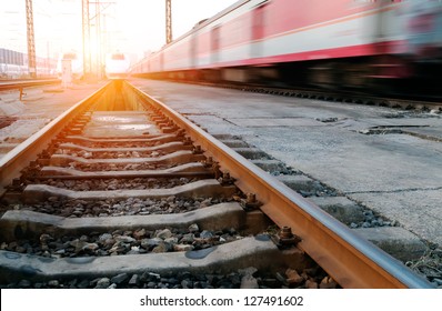 高速で走る列車