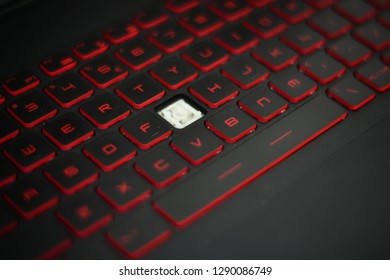Un teclado para juegos roto