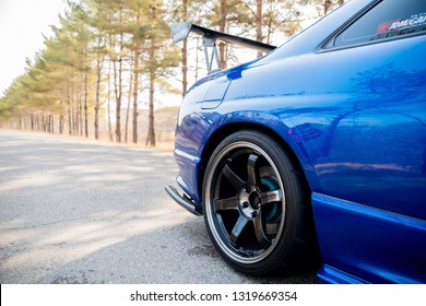 Rusland, Vladivostok - CIRCA oktober 2018: Nissan Skyline GT-R, blauwe raceauto