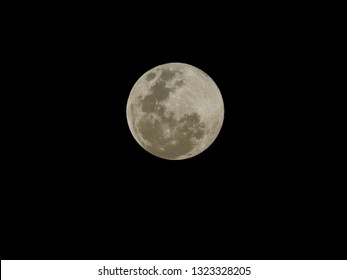 Supermaan (sneeuwmaan) real-time genomen in Thailand 19 februari 2019, Volle maan Grootste en helderste van 2019.