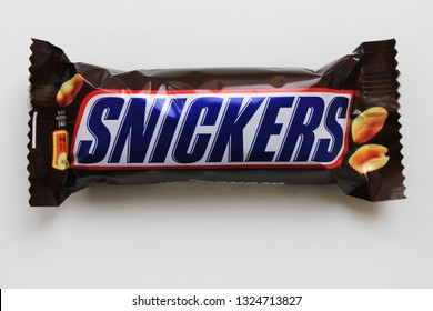 Snickers Logo Vector (.EPS) Free Download