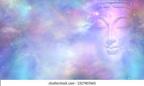 Cosmic Buddha Vision Cloud scape - Semi-transparant Boeddha-gezicht met gesloten ogen tussen de hemelse hemelen die een prachtige roze en blauwe hemelachtergrond bieden