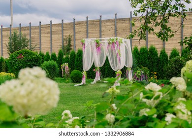 Dettagli dell'allestimento del matrimonio e della registrazione del matrimonio.