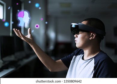 人工知能による仮想現実の世界 | Microsoft hololens で AI を作成する 1 | スタジオ ラボで学生が Mixed Reality を体験