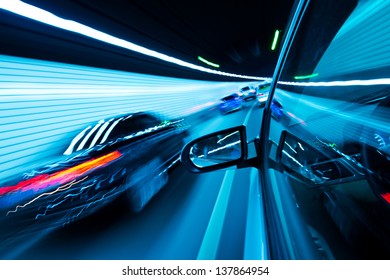 Lihat dari Sisi mobil berkecepatan tinggi di terowongan, Motion Blur