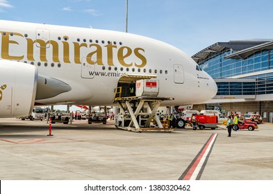 Fly Emirates Logo Vector (.EPS) Free Download