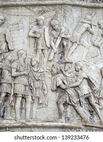 obraz Trajánovho stĺpa (v taliančine: Colonna Traiana). Je to rímsky triumfálny stĺp v Ríme v Taliansku, ktorý pripomína víťazstvo rímskeho cisára Trajána v dáckych vojnách.