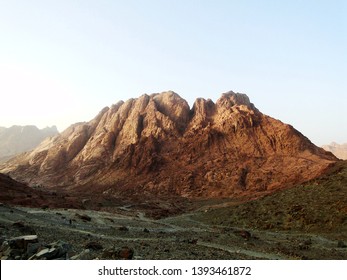 Núi Sinai, được gọi là Núi Horeb hoặc Gabal Musa, là một ngọn núi ở Bán đảo Sinai của Ai Cập, có thể là vị trí của Núi Sinai trong Kinh thánh, được coi là thánh địa của tôn giáo Áp-ra-ham