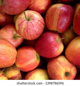 マクロ写真食品フルーツ リンゴ。熟したジューシーな赤いリンゴの食感。