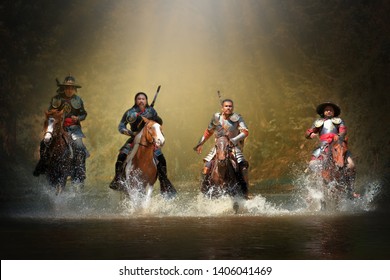 Legendäre thailändische Krieger Die alten Soldaten reiten auf Pferden, um zu kämpfen. Sie sind Helden der Thailänder in der Vergangenheit