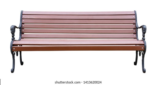 Banco de madera marrón con patas y reposabrazos de metal ornamental decorativo, aislado en un fondo blanco